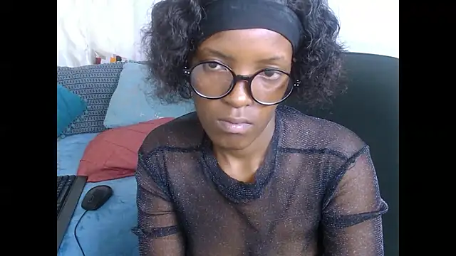 Snapshot of AfricanBarbiee69 chatting on 11/21/25, 08:46 AfricanBarbiee69 online show from 11/21/25, 08:46