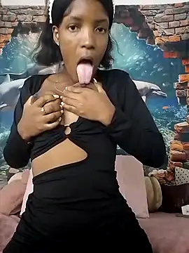 Snapshot of AfricanBarbiee69 chatting on 06/19/26, 01:37 AfricanBarbiee69 online show from 06/19/26, 01:37