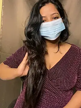 Snapshot of simmi78 chatting on 11/03/25, 10:05 simmi78 online show from 11/03/25, 10:05