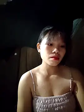 linh-miu99 online show from 11/11/25, 01:49