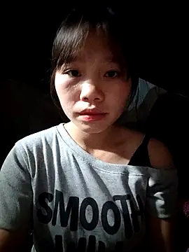 linh-miu99 online show from 12/21/25, 04:36