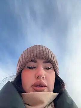 KiraSunshine online show from 11/25/25, 03:50