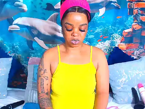 Snapshot of Cherrybootyjoy chatting on 11/14/25, 05:50 Cherrybootyjoy online show from 11/14/25, 05:50