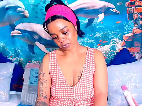 Snapshot of Cherrybootyjoy chatting on 11/16/25, 06:19 Cherrybootyjoy online show from 11/16/25, 06:19