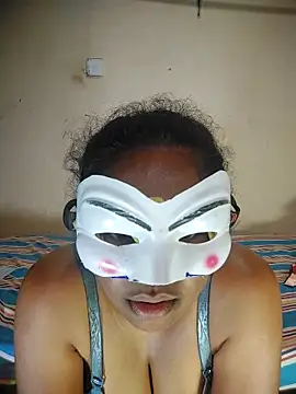 SL queen1 online show from 10/28/25, 04:42