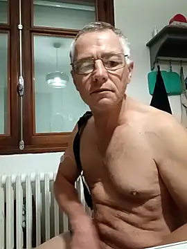 Snapshot of Sexyfab65 chatting on 10/27/25, 05:11 Sexyfab65 online show from 10/27/25, 05:11