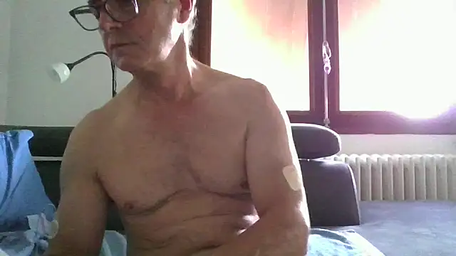 Snapshot of Sexyfab65 chatting on 06/20/26, 03:26 Sexyfab65 online show from 06/20/26, 03:26