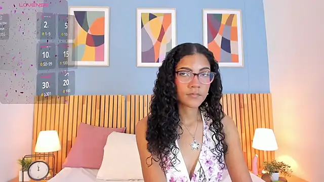 AuroraPinkk online show from 12/16/25, 01:38