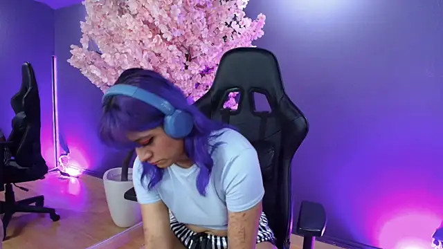 LuanEter online show from 11/28/25, 12:52