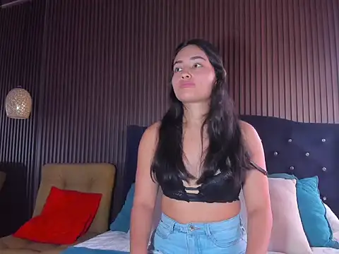 Snapshot of ViolettRouse chatting on 11/16/25, 04:56 ViolettRouse online show from 11/16/25, 04:56