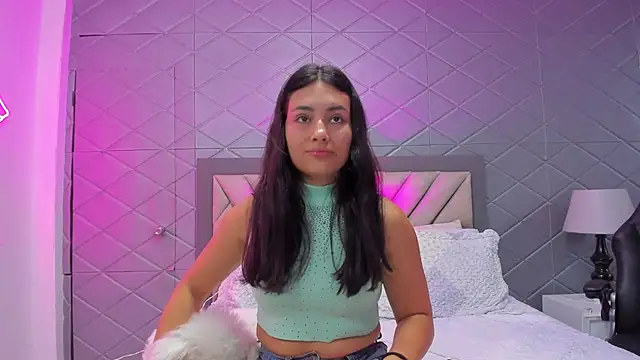 Snapshot of ViolettRouse chatting on 12/15/25, 04:11 ViolettRouse online show from 12/15/25, 04:11