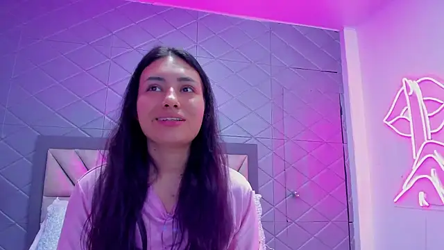 Snapshot of ViolettRouse chatting on 12/16/25, 04:34 ViolettRouse online show from 12/16/25, 04:34