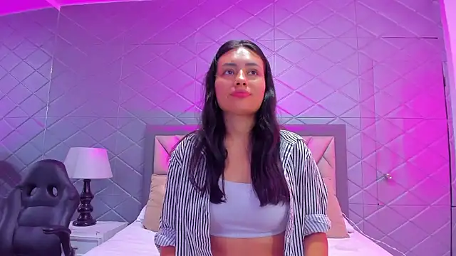 Snapshot of ViolettRouse chatting on 12/19/25, 05:09 ViolettRouse online show from 12/19/25, 05:09