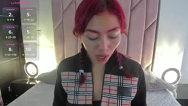 Snapshot of melanie_roux__ chatting on 10/30/25, 12:06 melanie roux online show from 10/30/25, 12:06