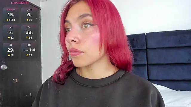 Snapshot of melanie_roux__ chatting on 11/19/25, 12:27 melanie roux online show from 11/19/25, 12:27