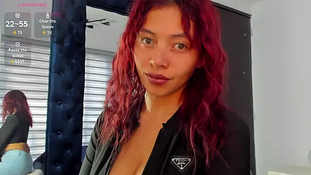 Snapshot of melanie_roux__ chatting on 01/18/26, 12:42 melanie roux online show from 01/18/26, 12:42