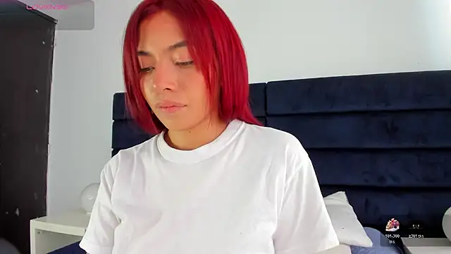 Snapshot of melanie_roux__ chatting on 02/10/26, 02:10 melanie roux online show from 02/10/26, 02:10