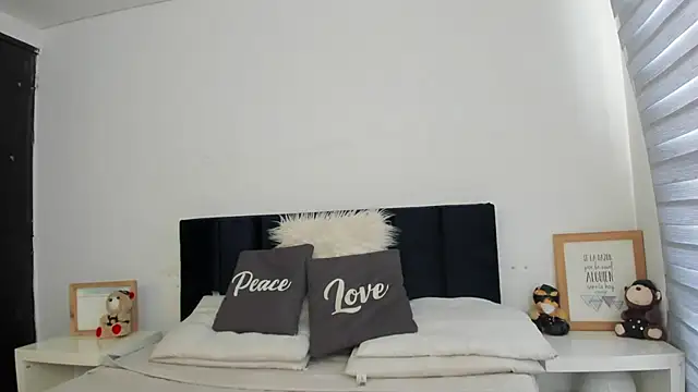 melanie roux   online show from 07/08/26, 12:20