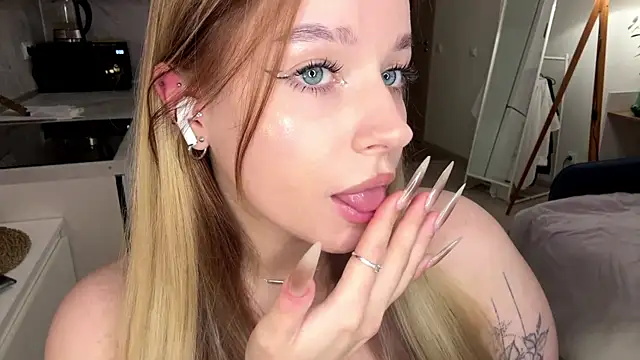 Snapshot of Babymoney_2007 chatting on 11/18/25, 09:19 Babymoney 2007 online show from 11/18/25, 09:19