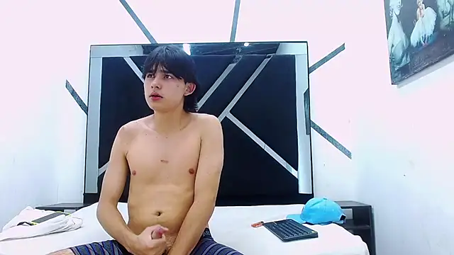 Tom 0001 online show from 10/29/25, 09:38