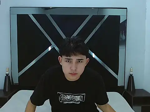 Tom 0001 online show from 12/16/25, 12:54