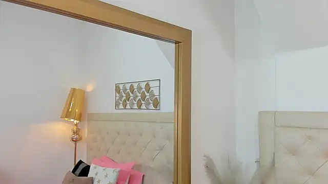 Snapshot of lucia_lorenz chatting on 11/06/25, 11:33 lucia lorenz online show from 11/06/25, 11:33