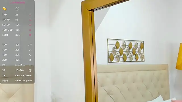 Snapshot of lucia_lorenz chatting on 12/14/25, 11:26 lucia lorenz online show from 12/14/25, 11:26