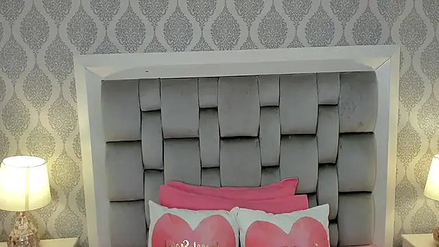 Snapshot of lucia_lorenz chatting on 12/16/25, 11:26 lucia lorenz online show from 12/16/25, 11:26