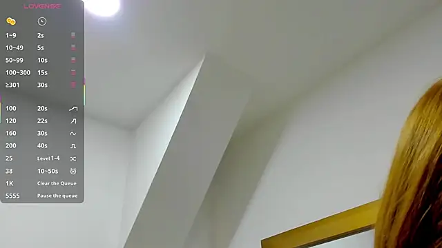 Snapshot of lucia_lorenz chatting on 12/18/25, 11:27 lucia lorenz online show from 12/18/25, 11:27