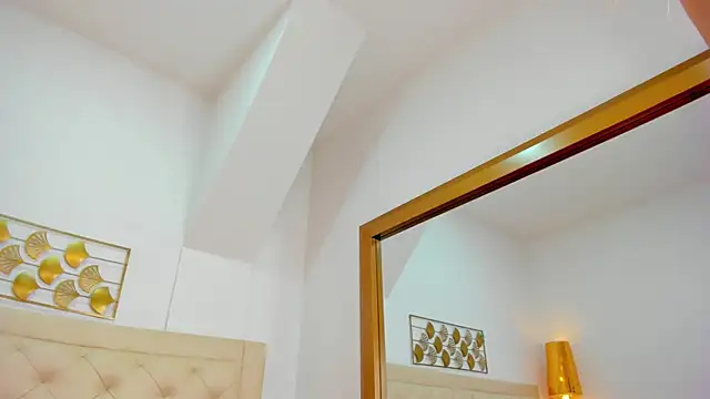 Snapshot of lucia_lorenz chatting on 04/08/26, 11:21 lucia lorenz online show from 04/08/26, 11:21