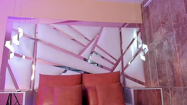 Catalina-Thompson online show from 04/08/26, 11:54