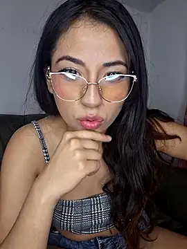 Snapshot of chloebrownn03 chatting on 11/16/25, 01:11 chloebrownn03 online show from 11/16/25, 01:11