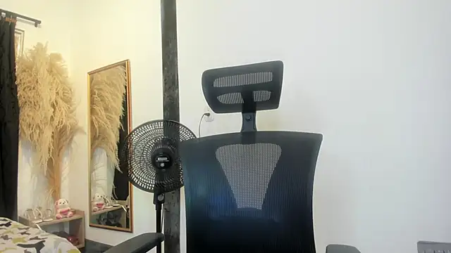 Inaya Khalifa online show from 02/17/26, 01:13