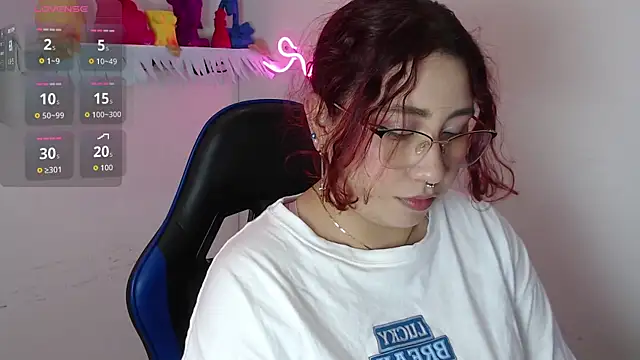 Snapshot of littlee_red chatting on 11/22/25, 08:19 littlee red online show from 11/22/25, 08:19