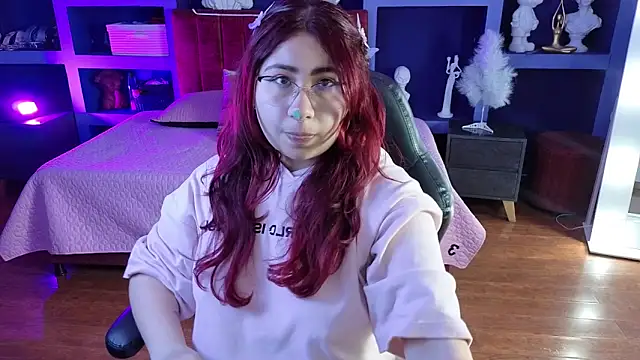 Snapshot of littlee_red chatting on 12/18/25, 08:37 littlee red online show from 12/18/25, 08:37