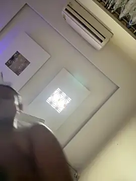 Snapshot of heenashai chatting on 10/30/25, 09:04 heenashai online show from 10/30/25, 09:04