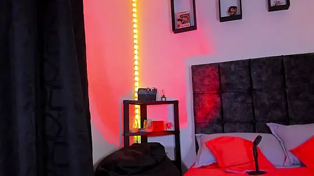 Snapshot of Theo_Noxxx chatting on 10/26/25, 11:42 Theo Noxxx online show from 10/26/25, 11:42