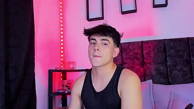 Snapshot of Theo_Noxxx chatting on 11/04/25, 08:30 Theo Noxxx online show from 11/04/25, 08:30