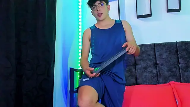 Snapshot of Theo_Noxxx chatting on 11/08/25, 06:40 Theo Noxxx online show from 11/08/25, 06:40