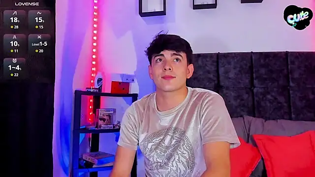 Snapshot of Theo_Noxxx chatting on 11/14/25, 07:01 Theo Noxxx online show from 11/14/25, 07:01