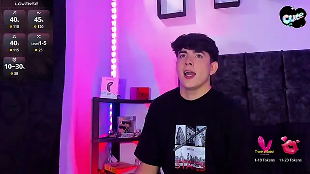 Snapshot of Theo_Noxxx chatting on 11/16/25, 06:57 Theo Noxxx online show from 11/16/25, 06:57