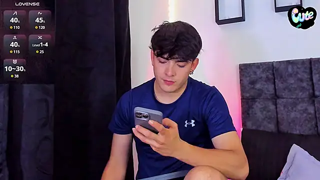 Snapshot of Theo_Noxxx chatting on 11/22/25, 06:51 Theo Noxxx online show from 11/22/25, 06:51