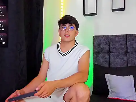 Snapshot of Theo_Noxxx chatting on 11/23/25, 06:41 Theo Noxxx online show from 11/23/25, 06:41