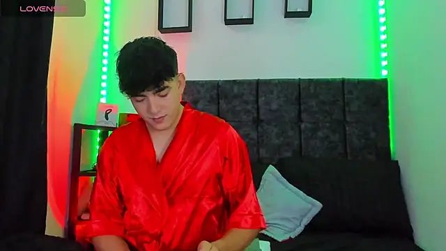 Snapshot of Theo_Noxxx chatting on 11/26/25, 05:36 Theo Noxxx online show from 11/26/25, 05:36