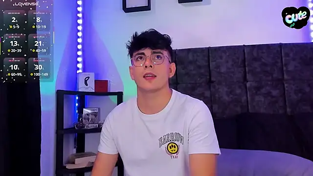 Snapshot of Theo_Noxxx chatting on 11/27/25, 06:54 Theo Noxxx online show from 11/27/25, 06:54