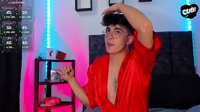 Snapshot of Theo_Noxxx chatting on 11/30/25, 06:23 Theo Noxxx online show from 11/30/25, 06:23