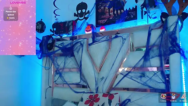 Snapshot of Hanna_Plum chatting on 10/25/25, 04:20 Hanna Plum online show from 10/25/25, 04:20