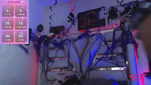 Snapshot of Hanna_Plum chatting on 10/29/25, 01:41 Hanna Plum online show from 10/29/25, 01:41