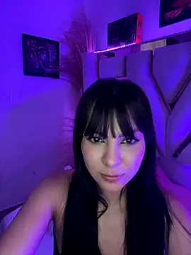 Snapshot of Hanna_Plum chatting on 11/14/25, 04:22 Hanna Plum online show from 11/14/25, 04:22