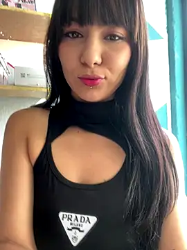 Snapshot of Hanna_Plum chatting on 11/14/25, 05:11 Hanna Plum online show from 11/14/25, 05:11